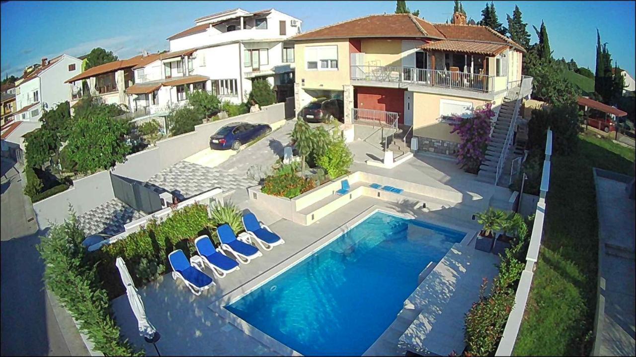 PUY Apartment With Heated Pool, Villa Regina מראה חיצוני תמונה